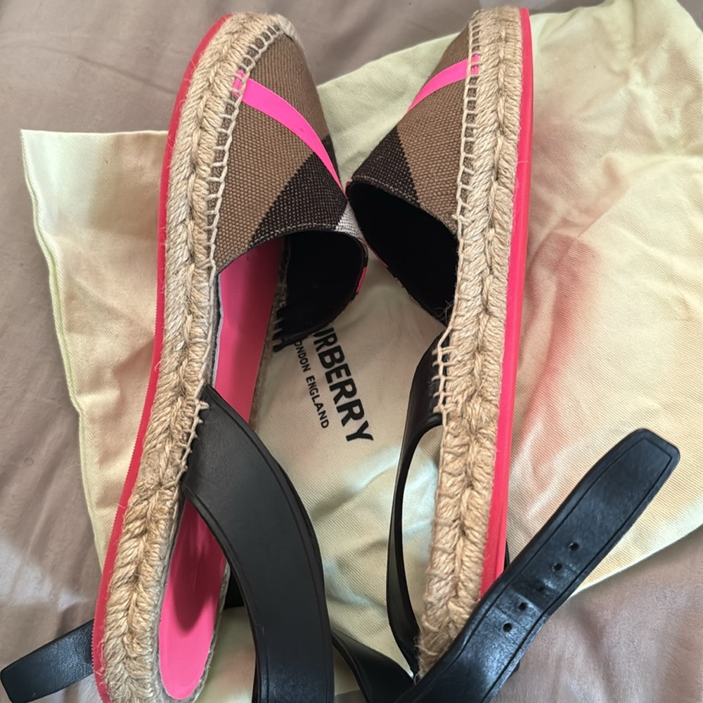NIB Burberry Ladies Size 9 Abbin Pink Checkered Espadrille Sandals w/ Pop Racker - Picture 10 of 10